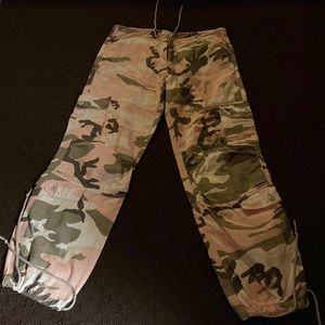Women’s camouflage pants never worn